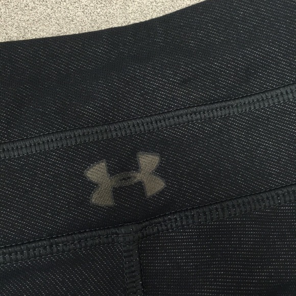 Under Armour gray Capri leggings Sz SM/P - Picture 4 of 4